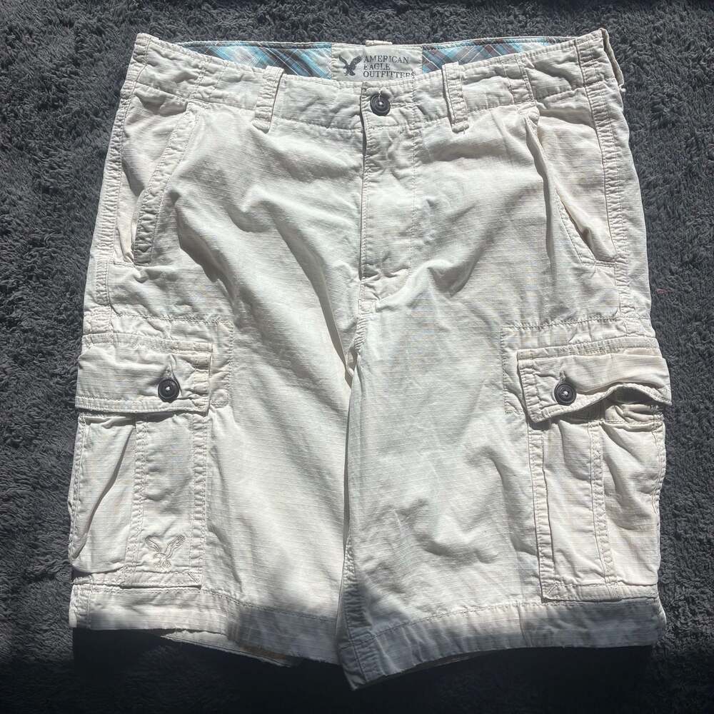 American Eagle Outfitters Men's Classic Length Cargo Shorts in Beige